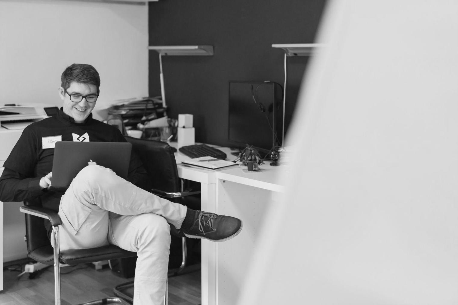 Analyse financière détaillée avec tableaux et courbes